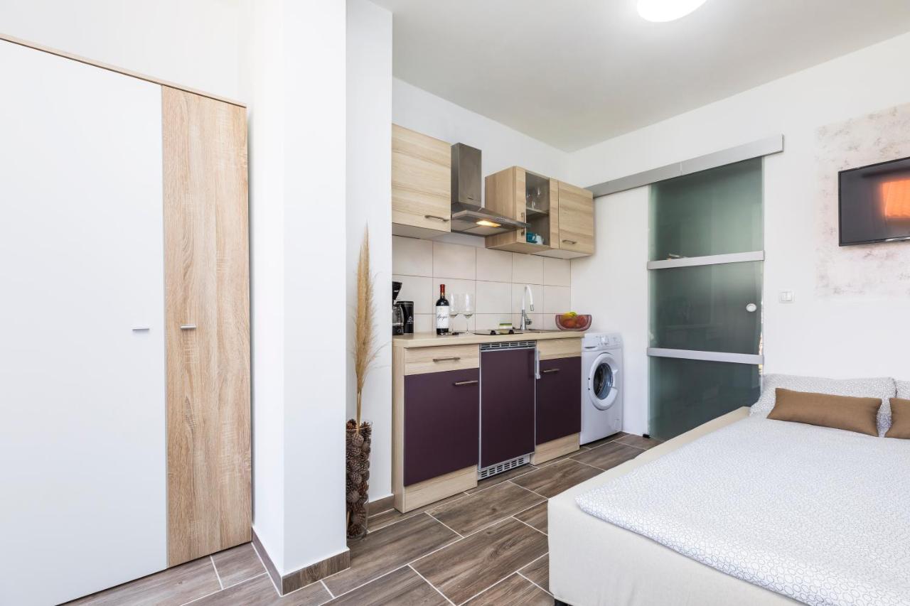 Studio Apartment Pinetree - Мали-Лошинь Экстерьер фото