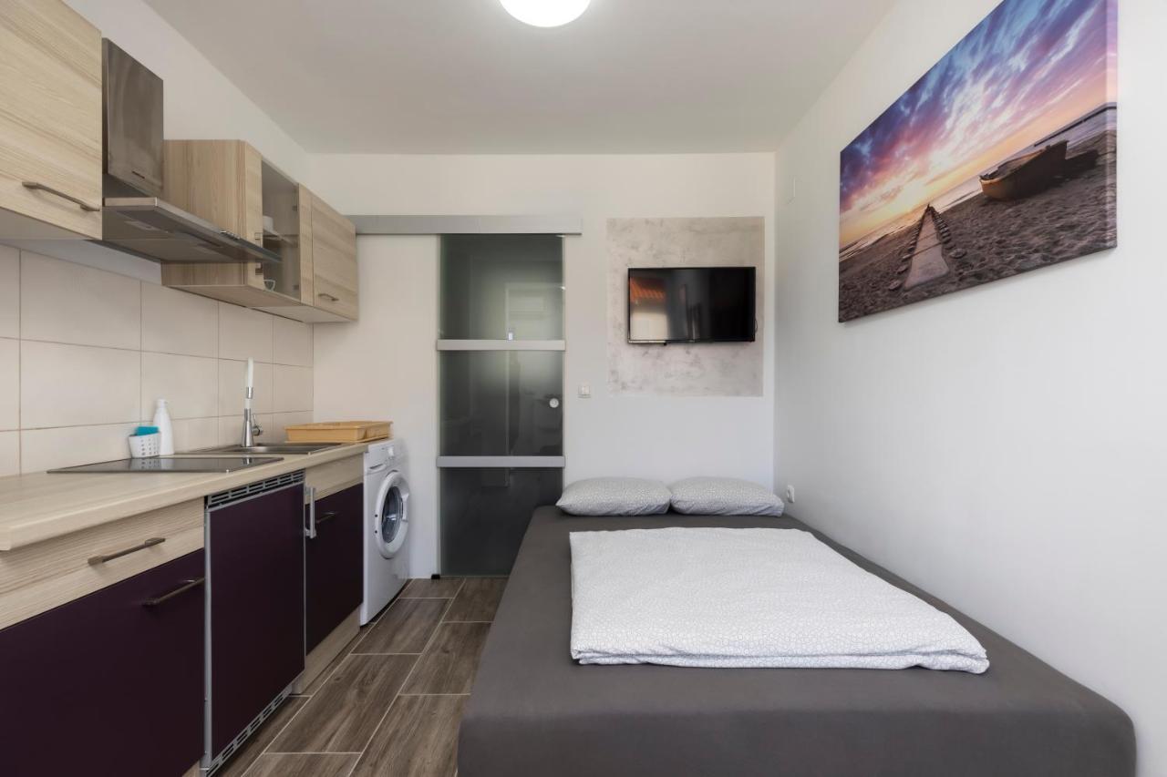 Studio Apartment Pinetree - Мали-Лошинь Экстерьер фото