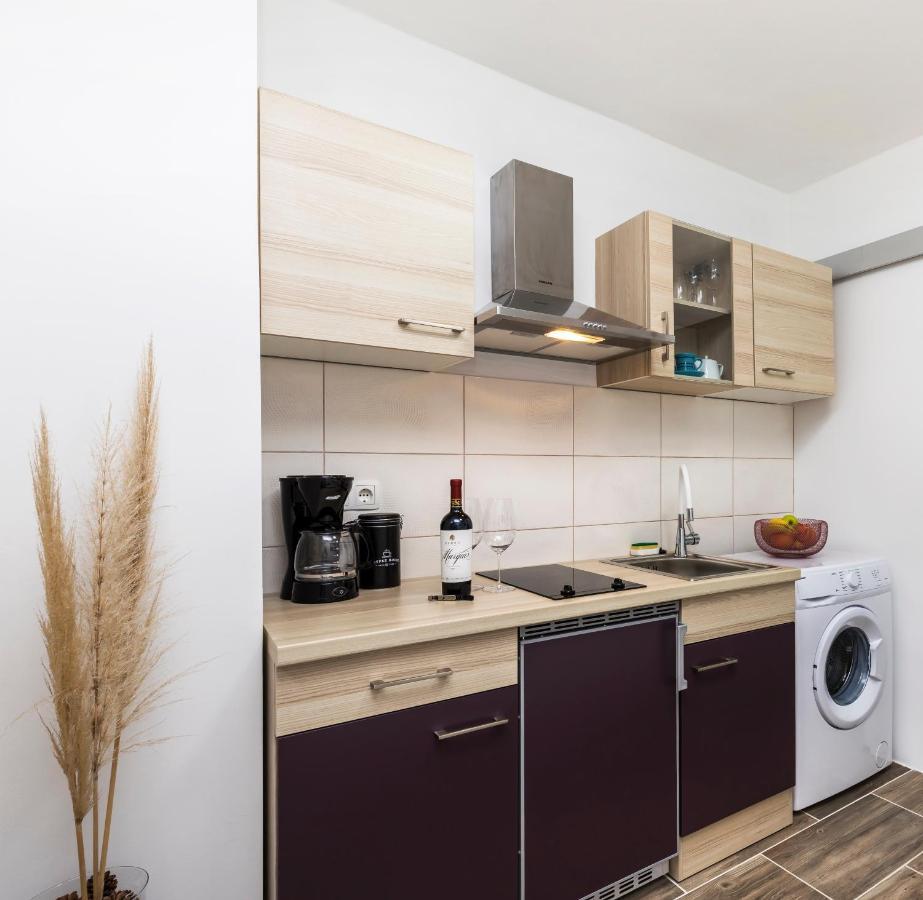 Studio Apartment Pinetree - Мали-Лошинь Экстерьер фото